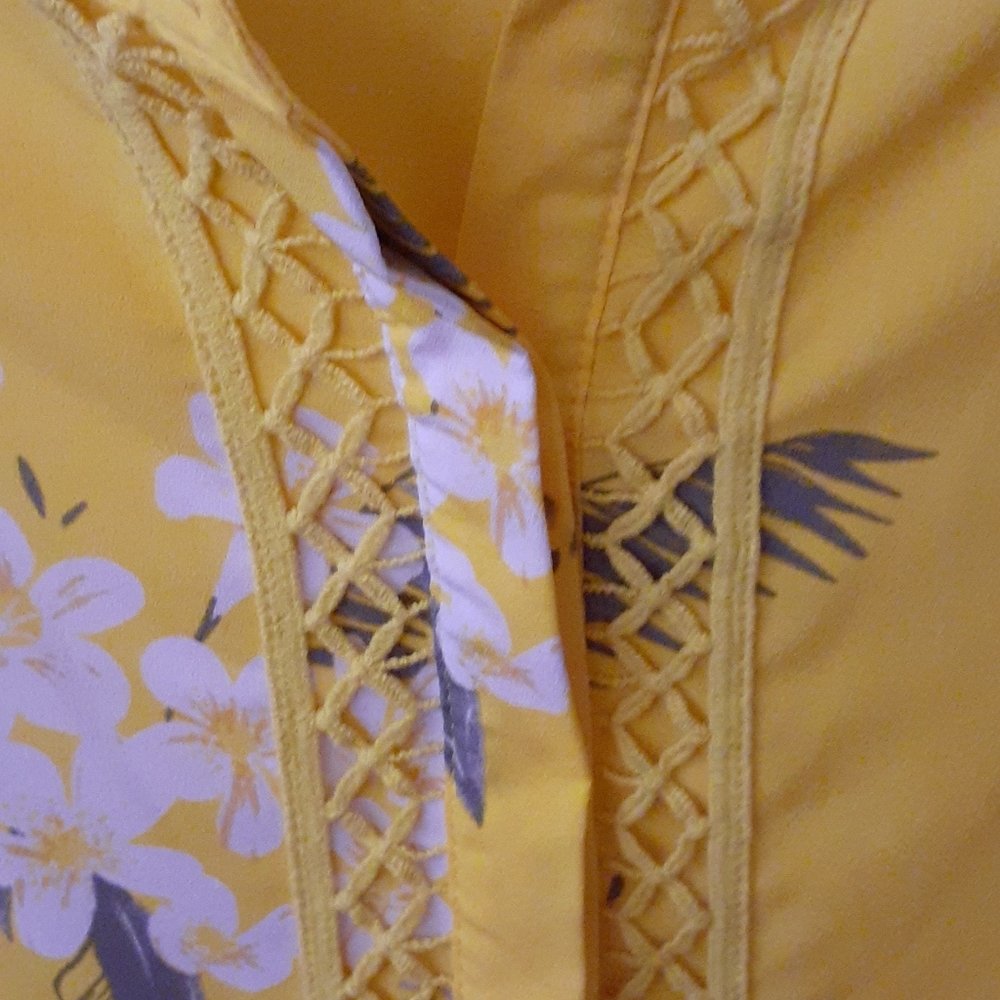 Ladies summer blouse - Picture 2 of 4